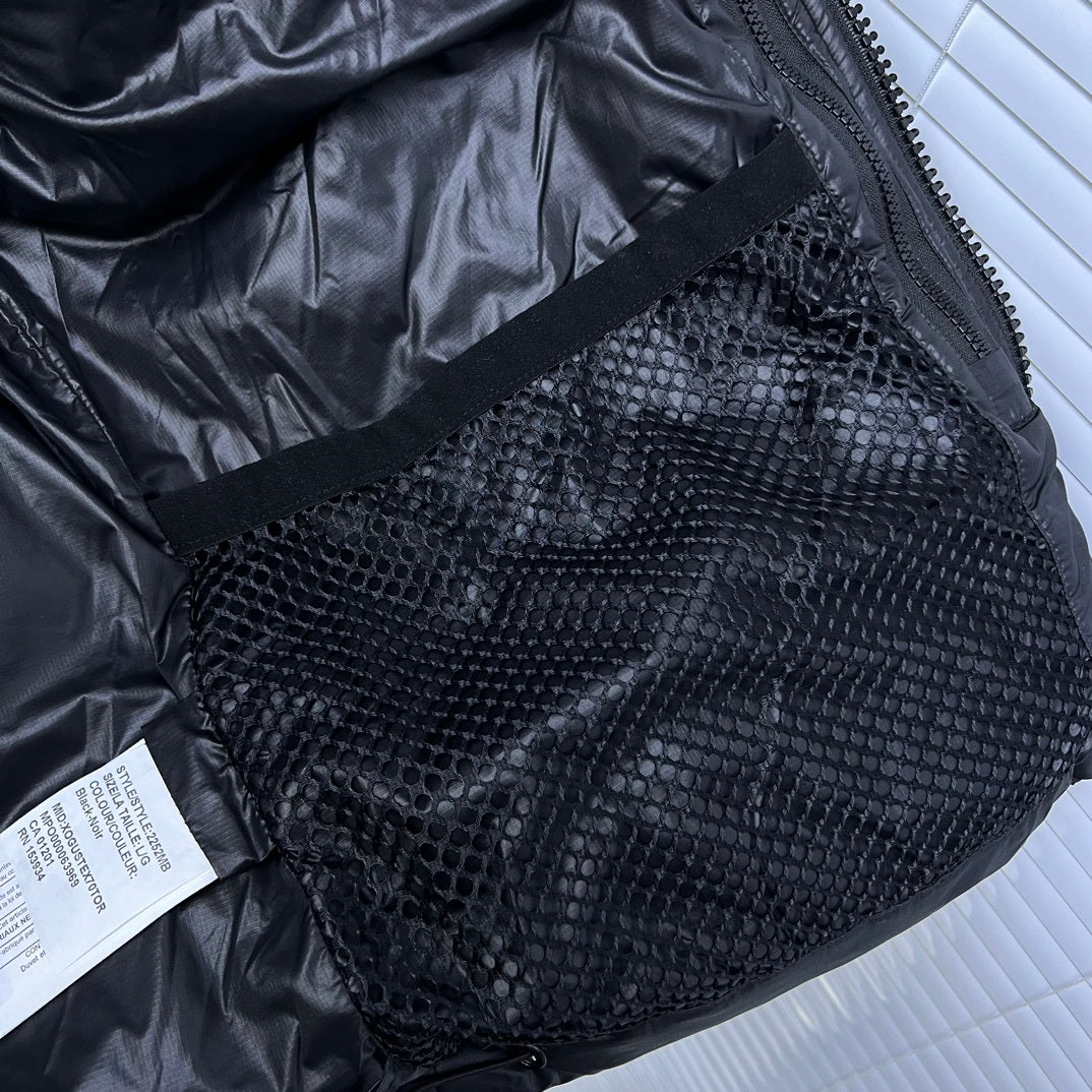 Canada Goose Black Glossy Logo Patch Hooded Puffer Jacket